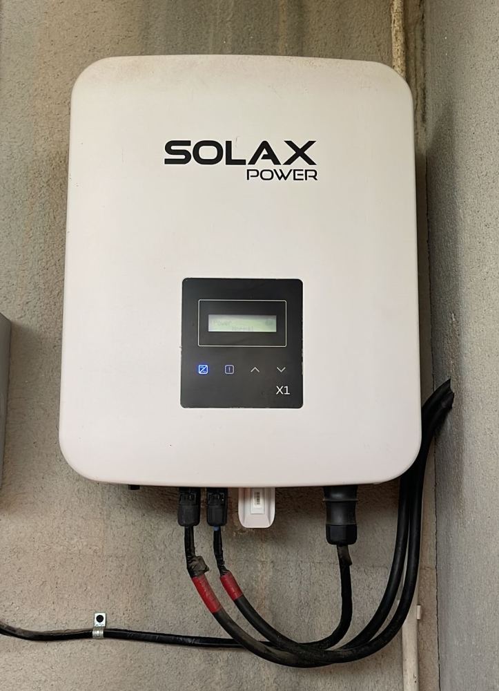 Inversor Solax Power en instalación de autoconsumo solar en Altorreal, Molina
