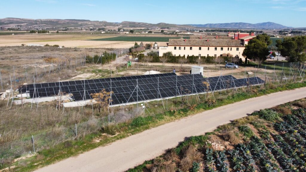 Placas solares y residencia de ancianos San Isidro, en Yecla, Murcia